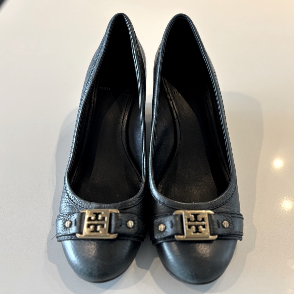 TORY BURCH NAVY Leather Wedges Round Toes
